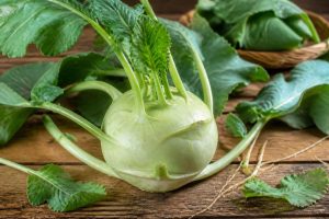 découvrez le chou-rave, un légume oublié aux nombreux bienfaits pour la santé, riche en vitamines et minéraux, idéal pour une alimentation saine et savoureuse.